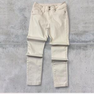 YMI want a better butt Women's Cropped Jeans in Soft white size 5